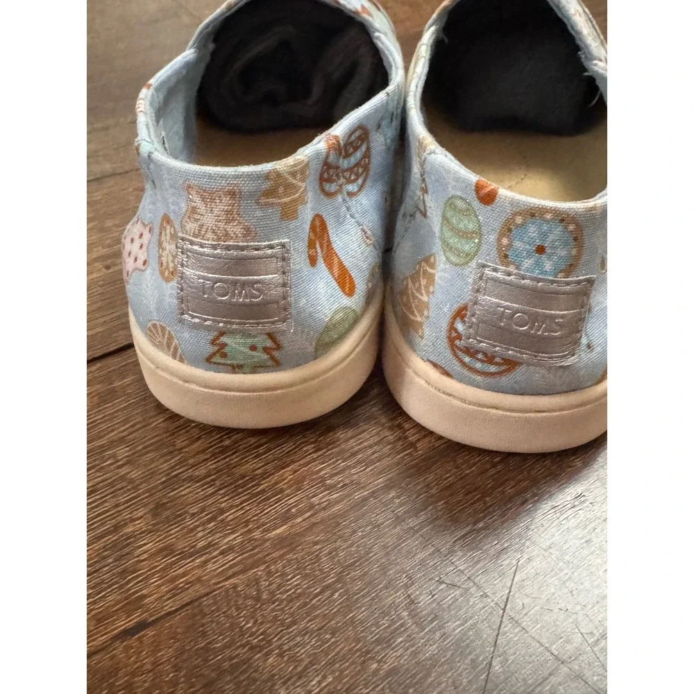 TOMS Christmas Sugar Cookie Glitter Slip-On Shoes – Women's Size 6